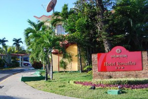 hotel-versalles-entrance